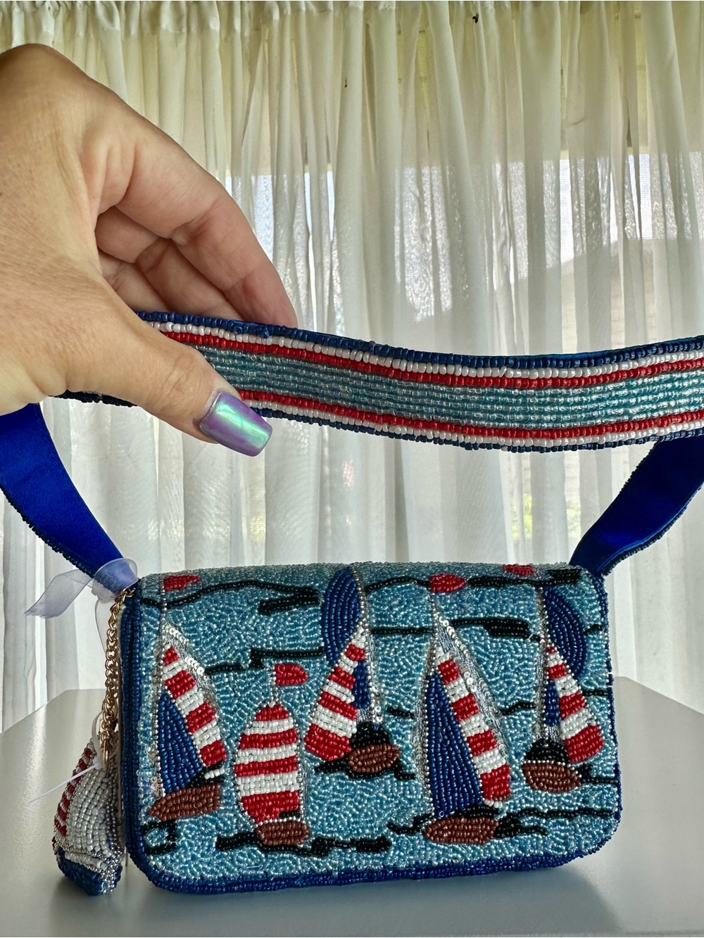 ⛵️ Hey sailor! What a darling beaded sailboat bag you have! 💙